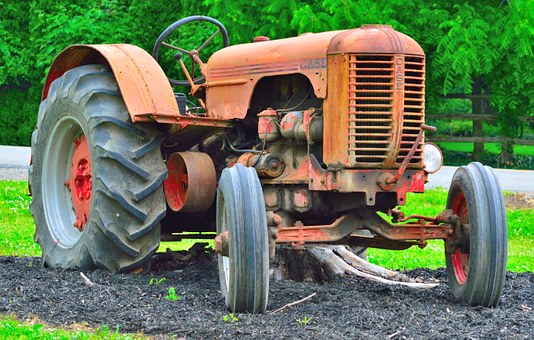 antique-tractor-371520__340.jpg