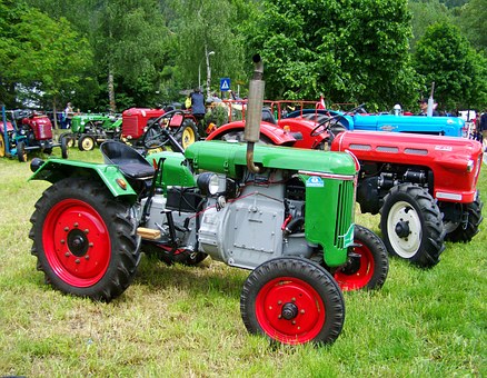 old-tractors-785130__340.jpg