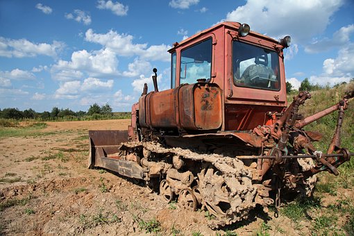 tractor-1879967__340.jpg