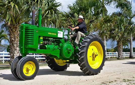 tractor-3239050__340.jpg