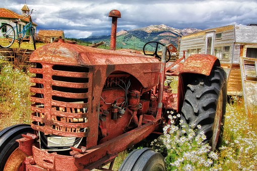 tractor-371250__340.jpg