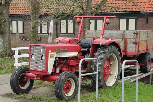 tractor-3915969__340.jpg